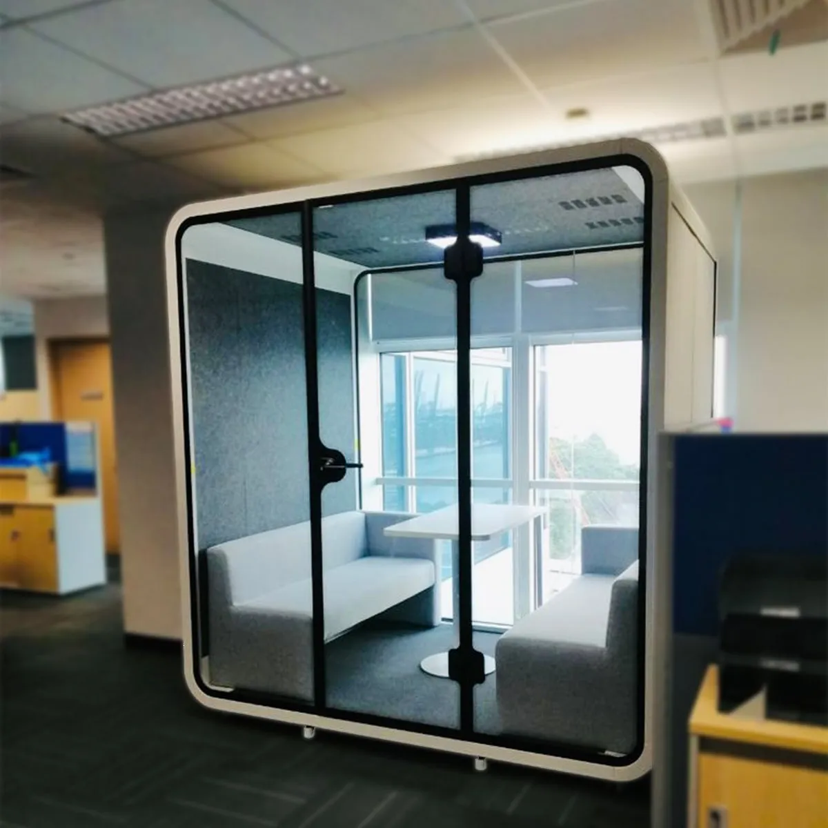 Acoustic Meeting Pod (4 to 6 pax)