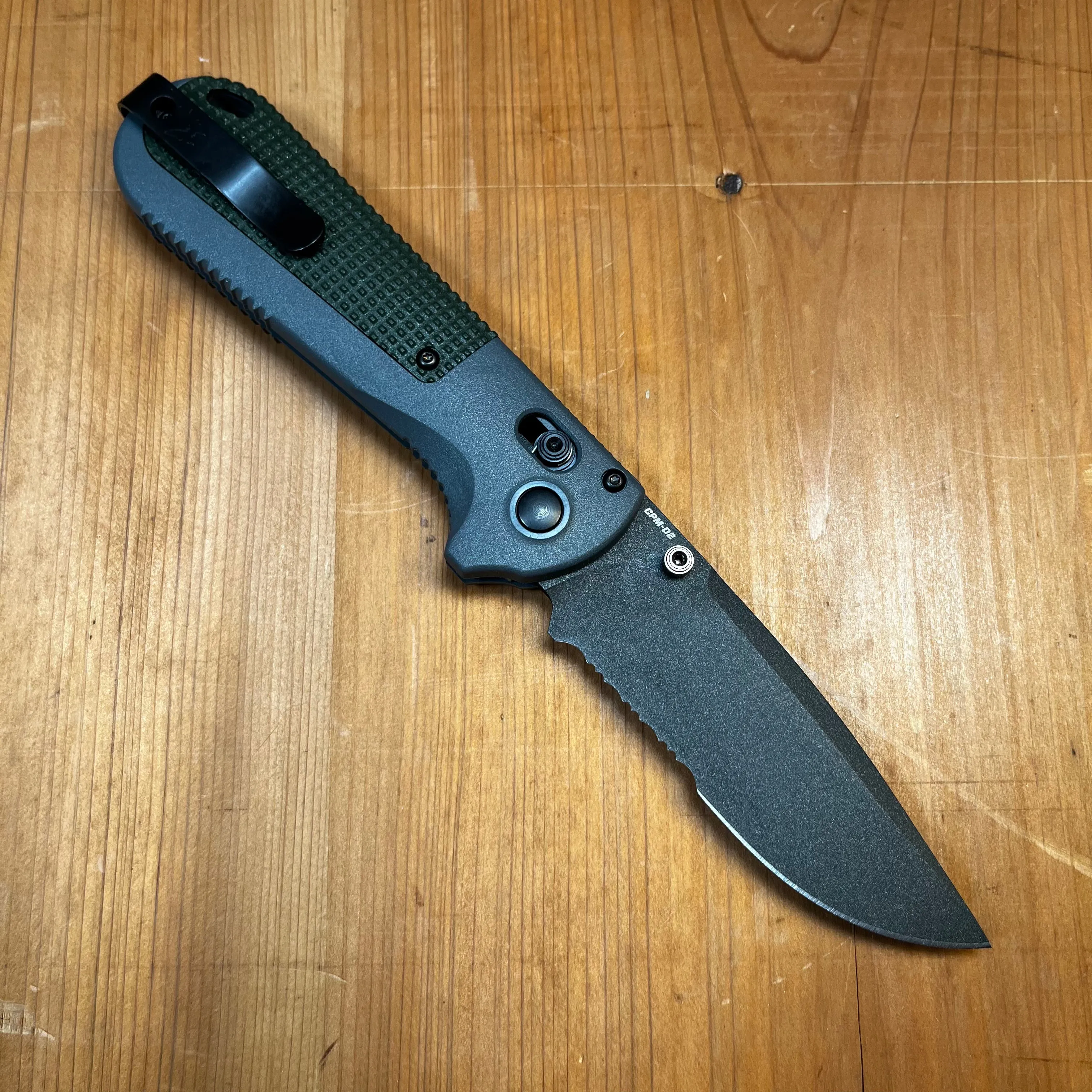 Benchmade 430SBK Redoubt Serrated Drop Point CPM-D2 AXIS Lock Overland Gray Grivory and Forest Green Grip Handle