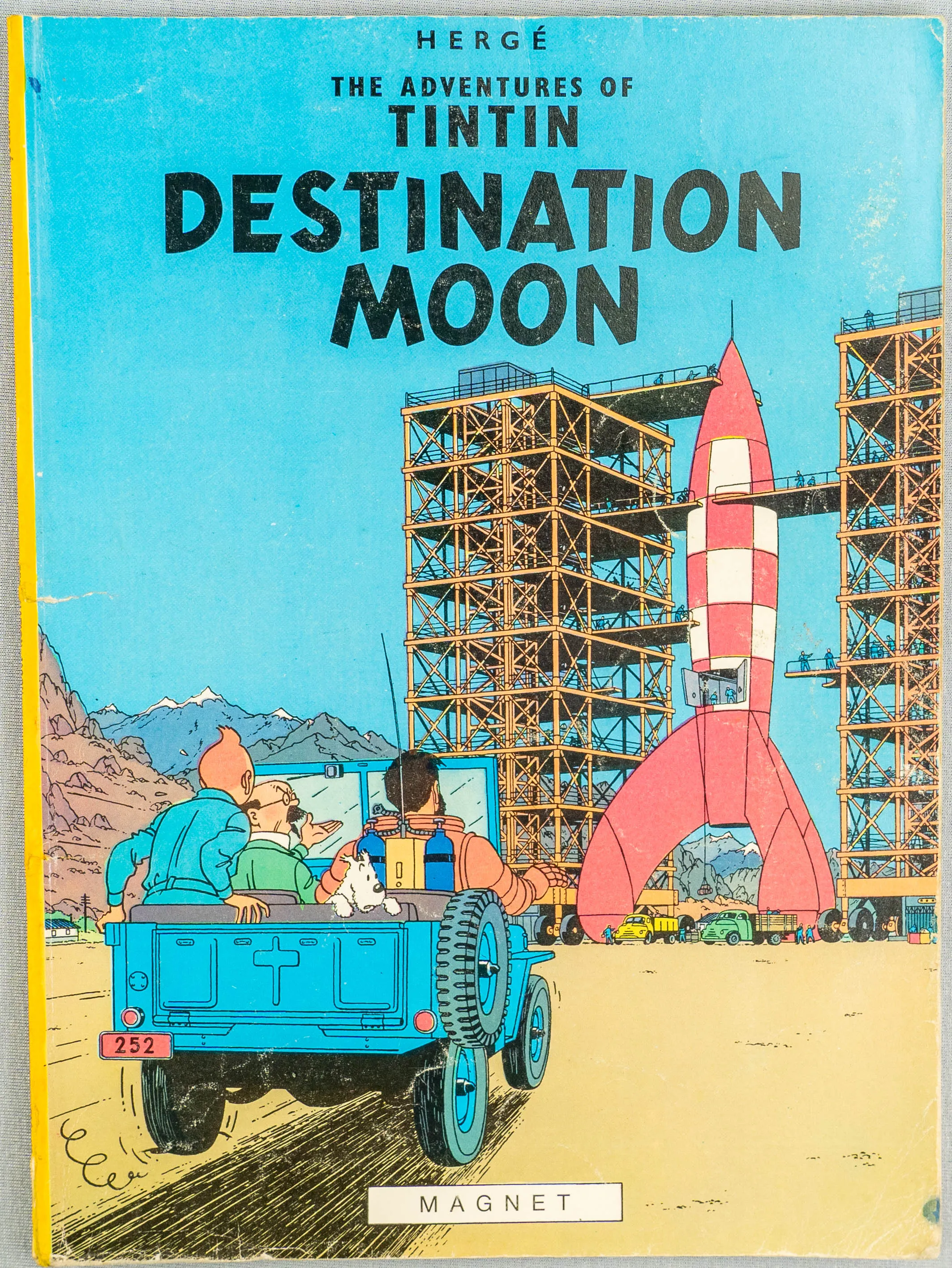 Destination Moon - Tintin Magnet UK Paperback Edition Book 1980s